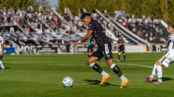 How is the UK automotive market adjusting to the shift towards mobility services?